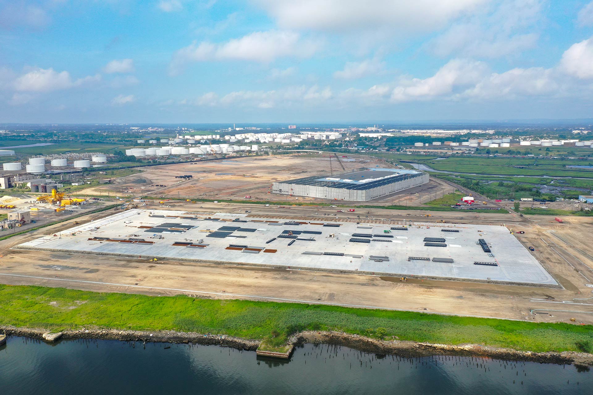 Linden Logistics Center construction project in Linden, NJ - Aerial photo from 350ft to the West