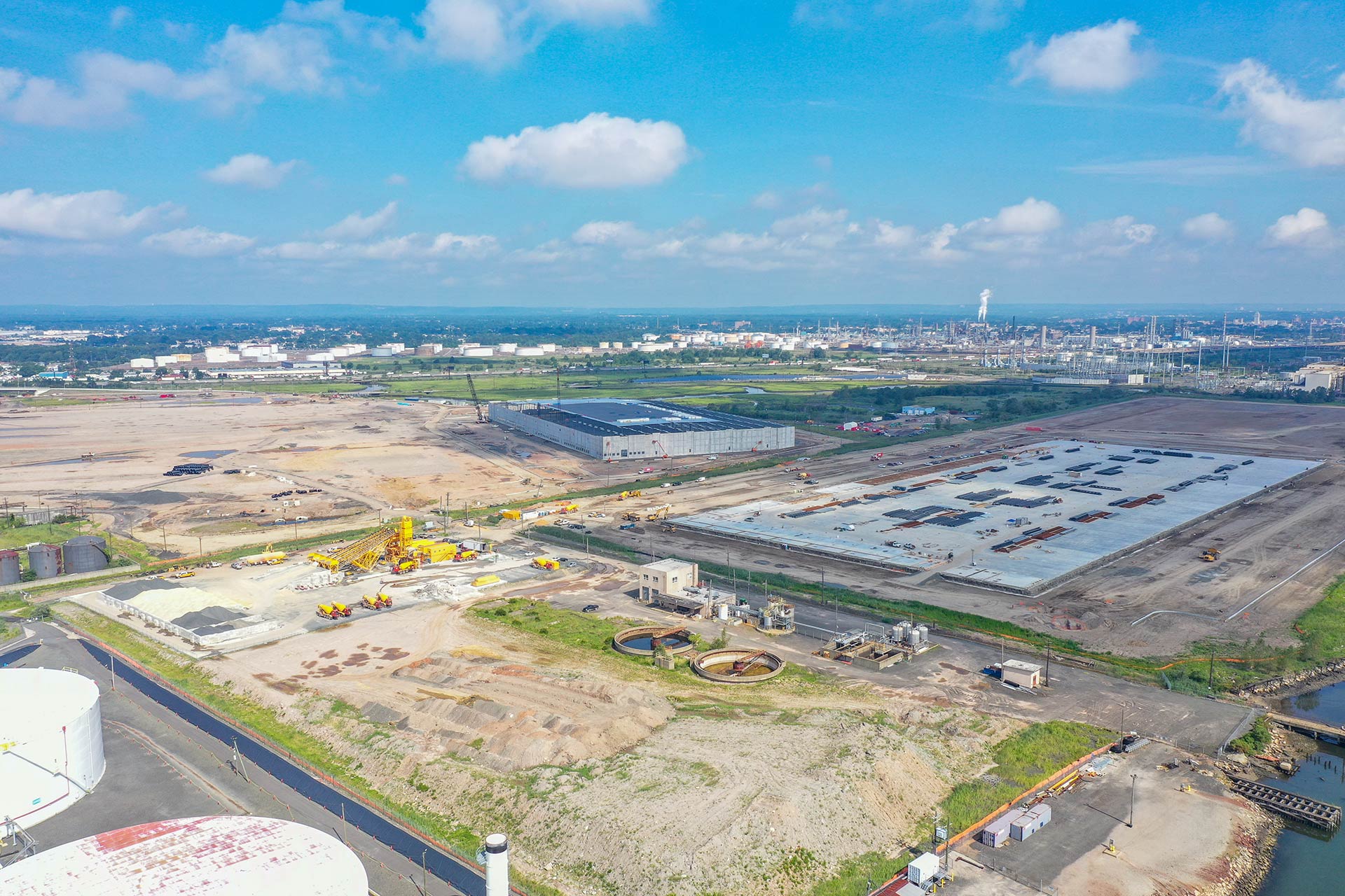 Linden Logistics Center construction project in Linden, NJ - Aerial photo from 350ft to the North West